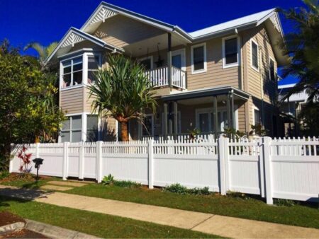 Eleanor – 1.5m Picket-Top Privacy Fence